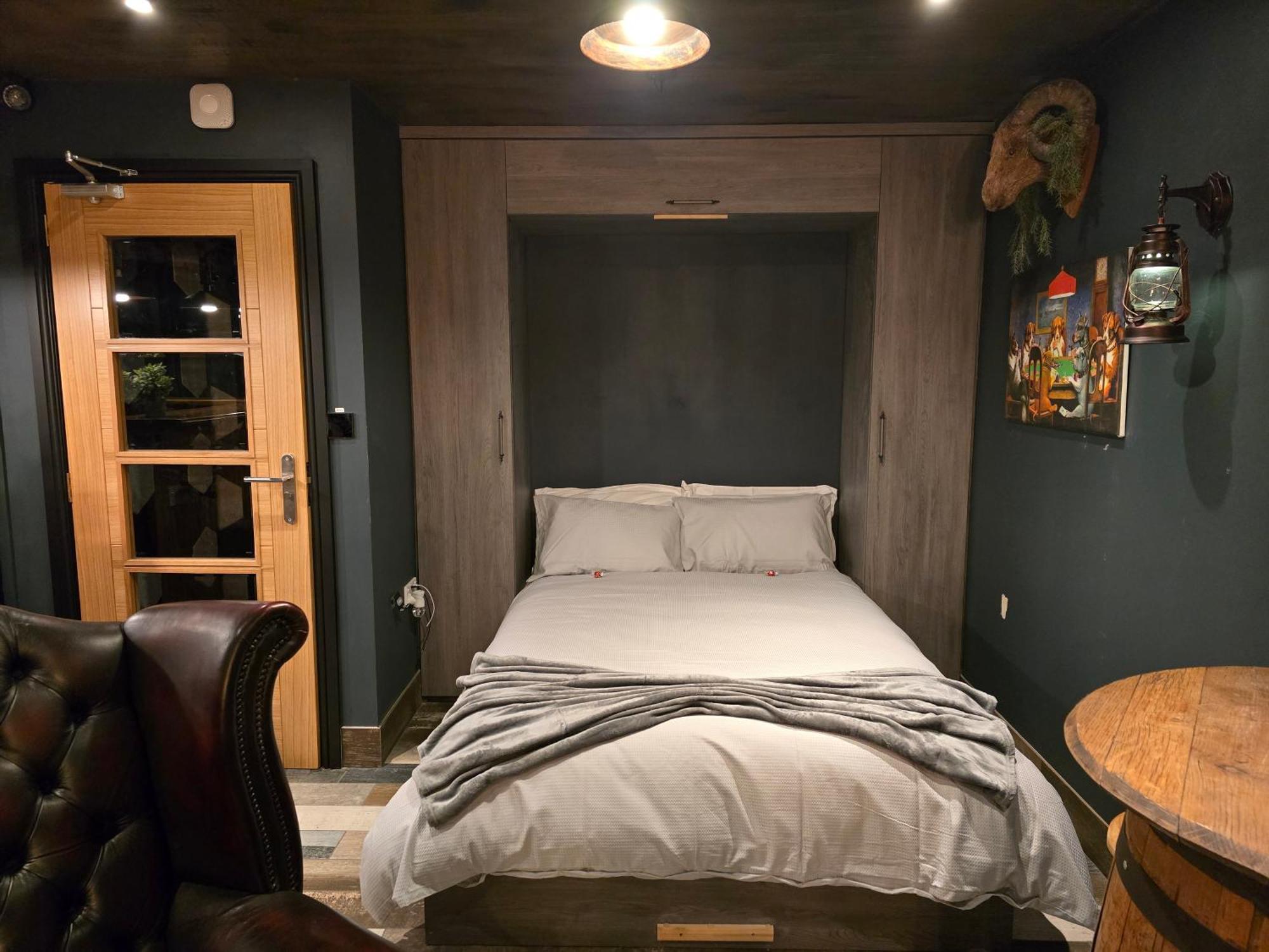 בריסטול The Pub - Unique & Authentic Experience - Free Parking!, 5 Minutes From Airbus And The Mall Cribbs מראה חיצוני תמונה
