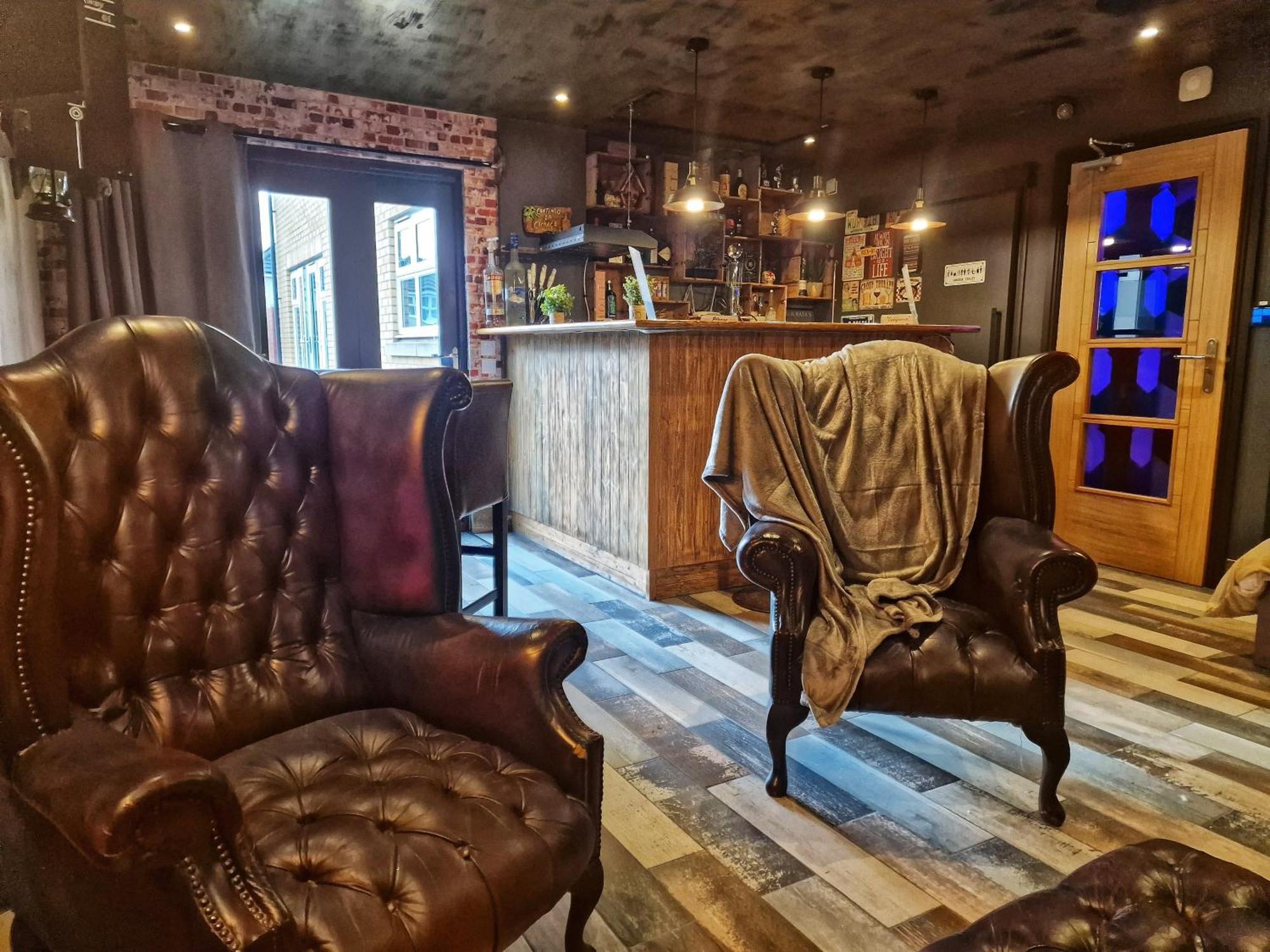 בריסטול The Pub - Unique & Authentic Experience - Free Parking!, 5 Minutes From Airbus And The Mall Cribbs מראה חיצוני תמונה