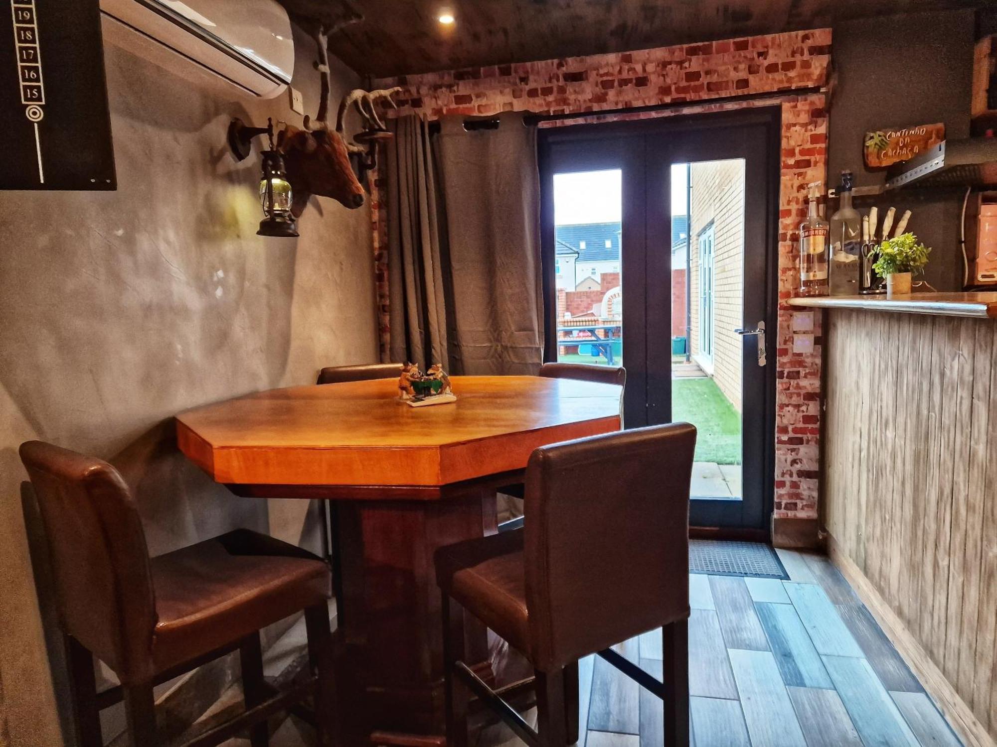 בריסטול The Pub - Unique & Authentic Experience - Free Parking!, 5 Minutes From Airbus And The Mall Cribbs מראה חיצוני תמונה
