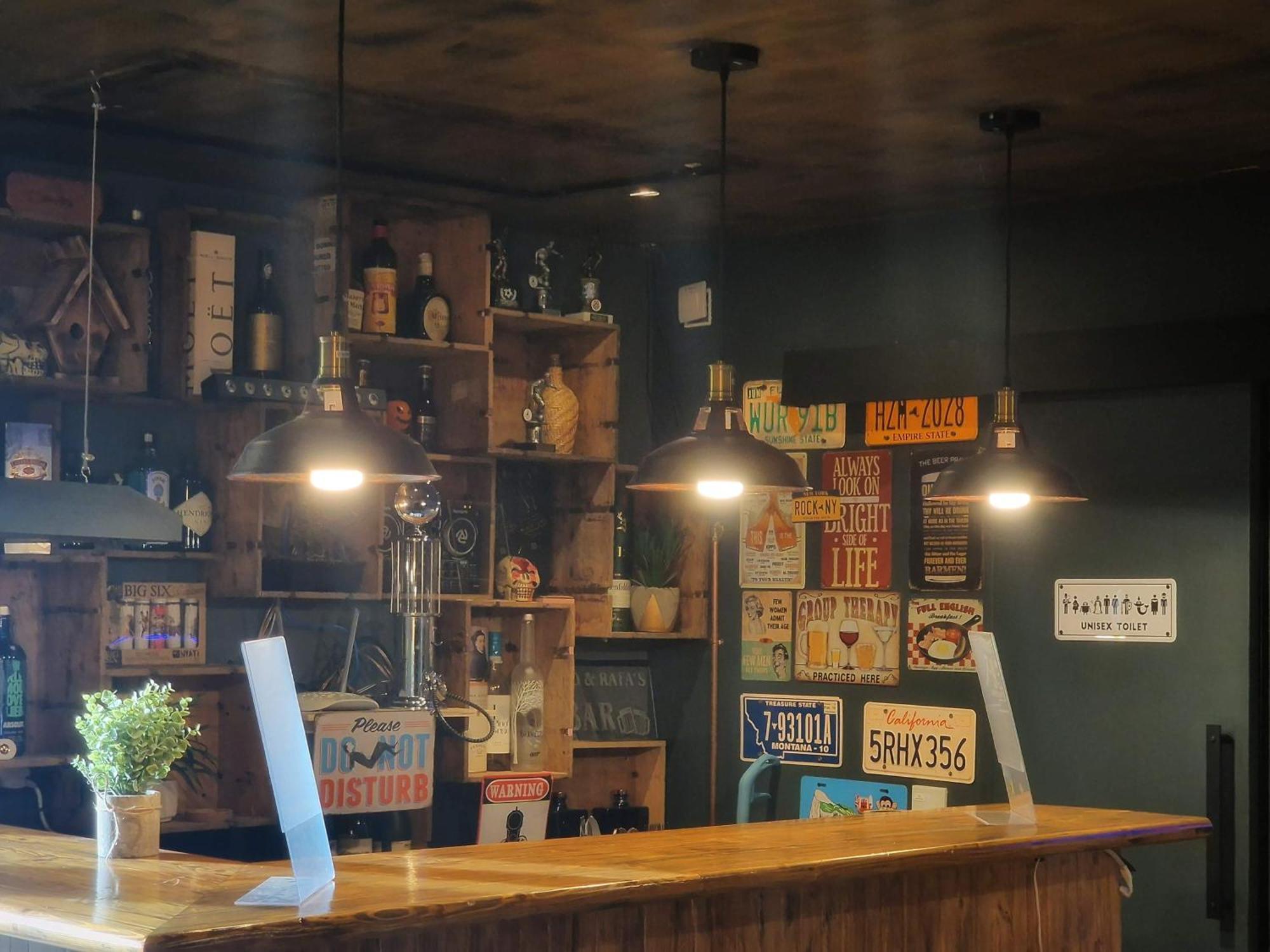 בריסטול The Pub - Unique & Authentic Experience - Free Parking!, 5 Minutes From Airbus And The Mall Cribbs מראה חיצוני תמונה