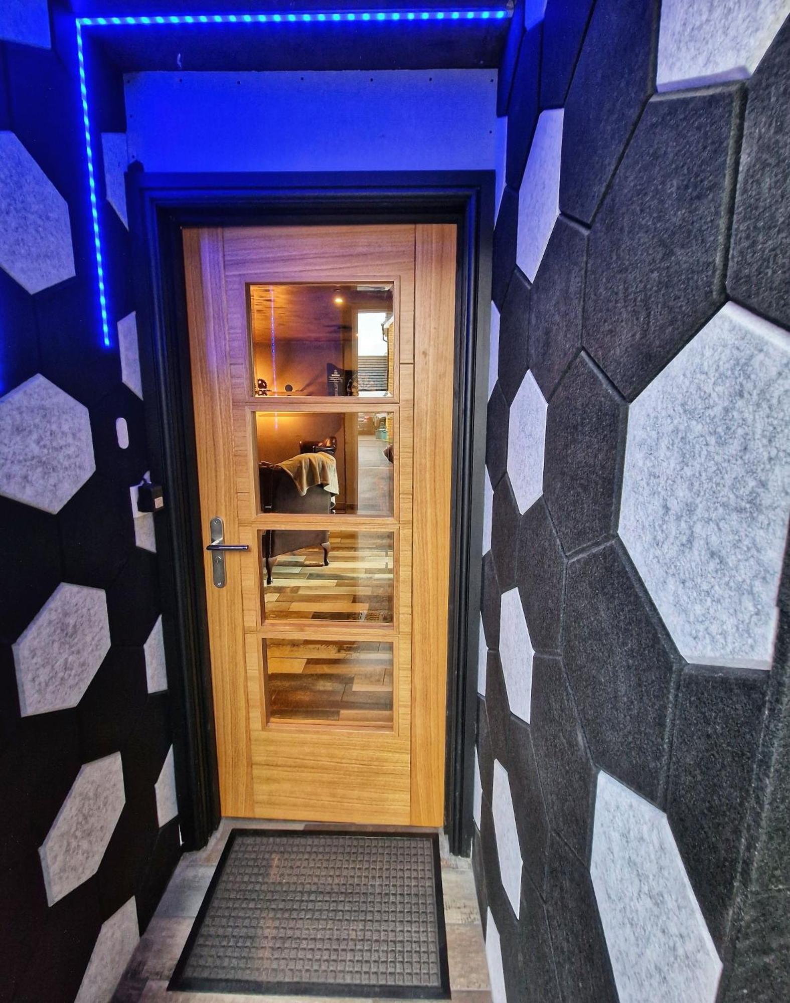 בריסטול The Pub - Unique & Authentic Experience - Free Parking!, 5 Minutes From Airbus And The Mall Cribbs מראה חיצוני תמונה